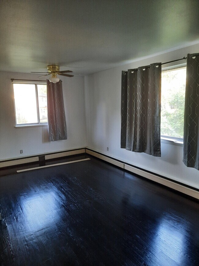Foto del edificio - 5830 Balsam Rd