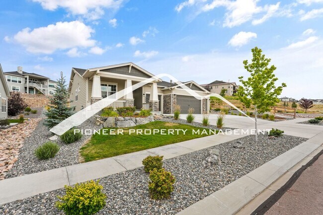 Foto del edificio - Main Floor Primary Home in Flying Horse with 5 Bedrooms, Gourmet Kitchen, Finished Basement & 4-C...