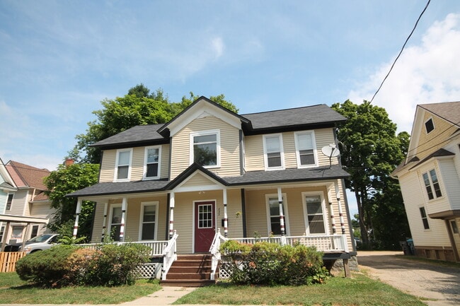 Building Photo - 832 W Walnut St