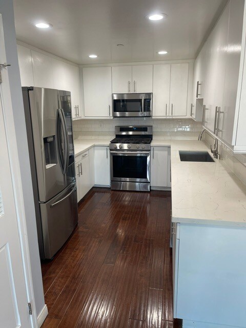 Kitchen - 1029 S Hobart Blvd