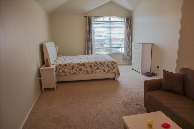 Foto del edificio - 1110 Crestmont Pl Loop