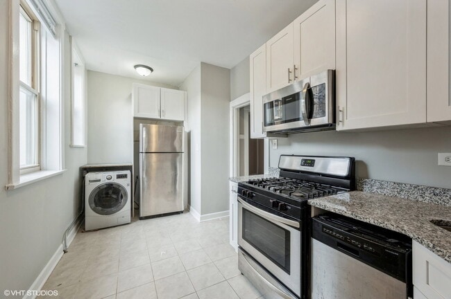 Building Photo - 1655 W Wallen Ave