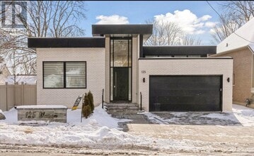 Building Photo - 125 Watson St E