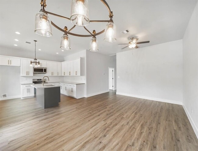 Building Photo - 4818 Paula St