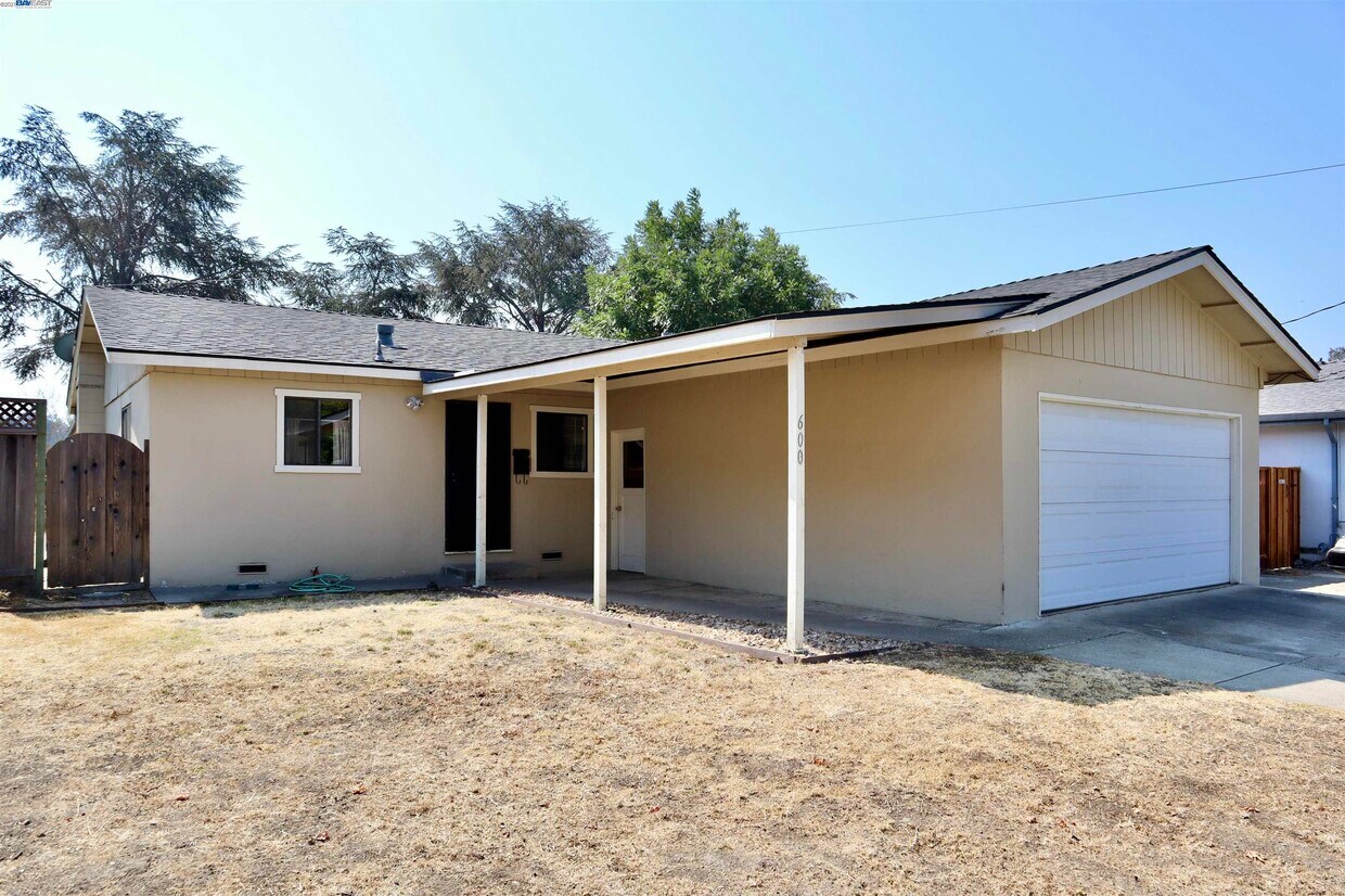 Primary Photo - 600 Orangewood Dr