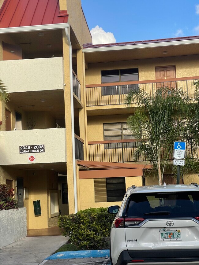 Building Photo - 2073 Coral Ridge Dr