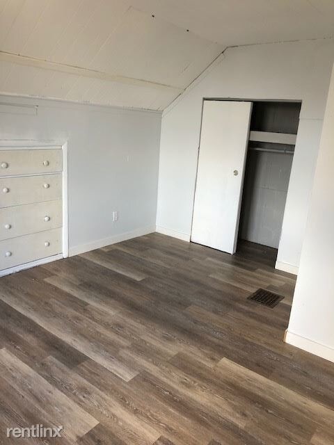 Building Photo - 3 br, 1 bath  - 127 Beacon Ave Unit 2