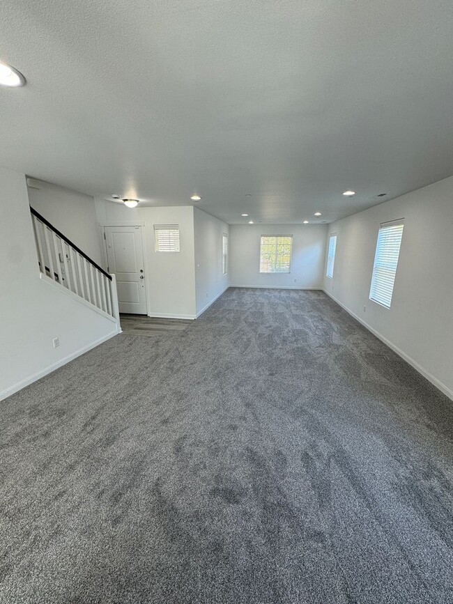 Building Photo - 1077 Hiton Cir