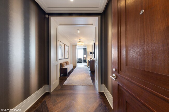 Building Photo - 159 E Walton Pl