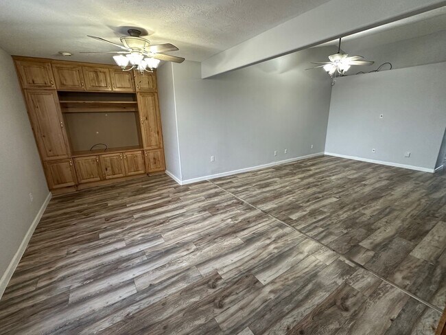 Building Photo - Spacious Home For Rent