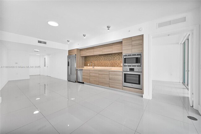 Foto del edificio - 6620 Indian Creek Dr