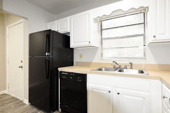 Building Photo - 915 SW 61st St