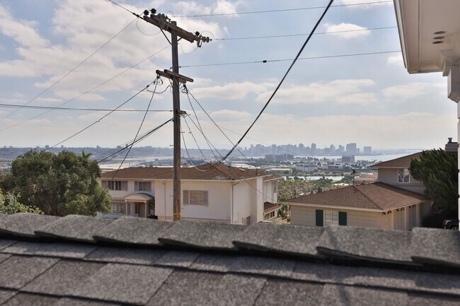 Foto del edificio - Stunning Point Loma Home with Downtown/Bay...
