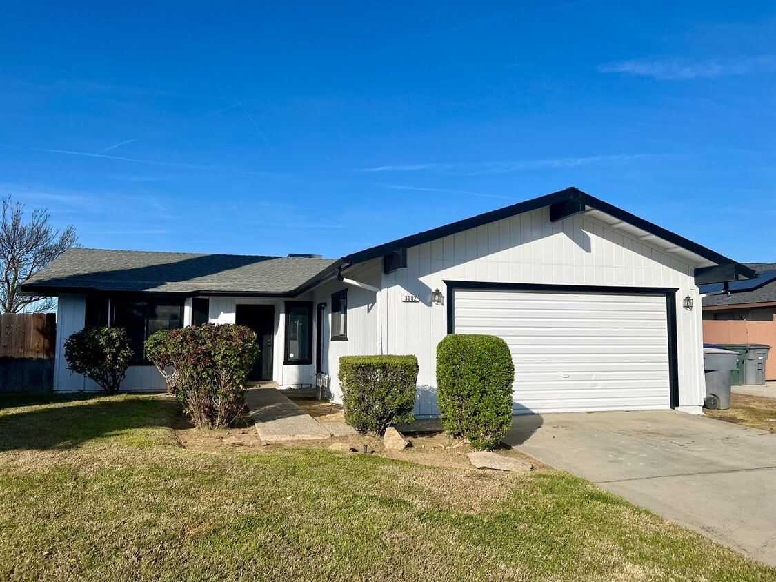 Primary Photo - Beautiful 3 Bed 2 Bath in Clovis!
