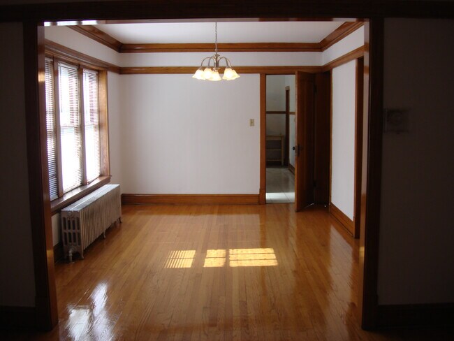 Dining Room - 2146 W McLean Ave
