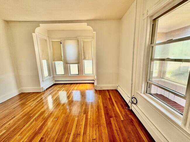 Building Photo - 30 Pleasant St