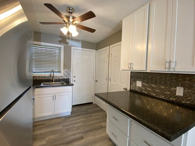 Building Photo - 316 Laurel Ave