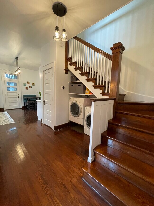 Building Photo - 1439 Polymnia St