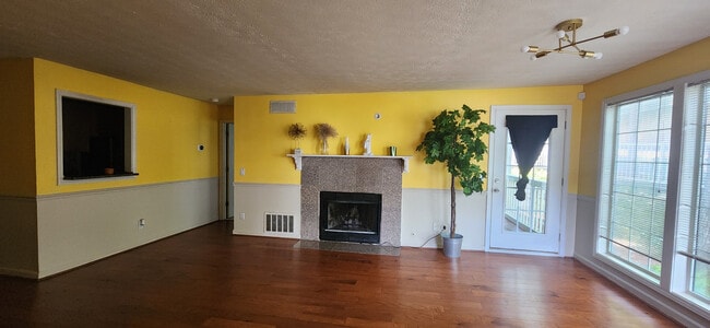 Photo - Room in Condo on Gettysburg Pl