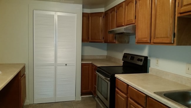 Building Photo - 1040 Deer Ridge Dr