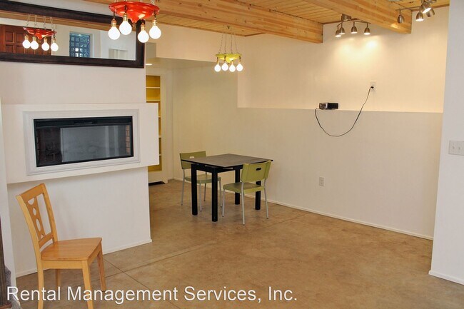 Foto del edificio - 2 br, 1 bath House - 70 NE Skidmore St