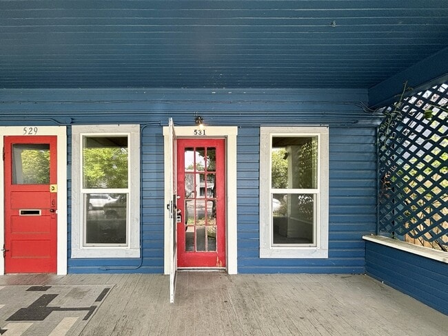 Building Photo - 531 Monroe St