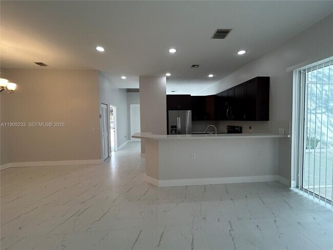 Foto del edificio - 1975 NW 100th Way