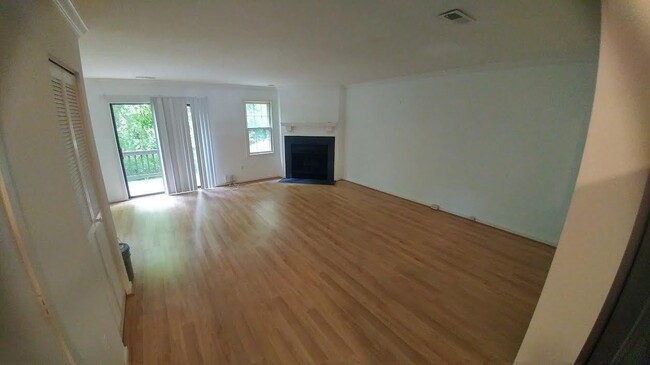 Foto del edificio - 2 BR / 2.5 BA Condo on Forest Hill. Pets C...