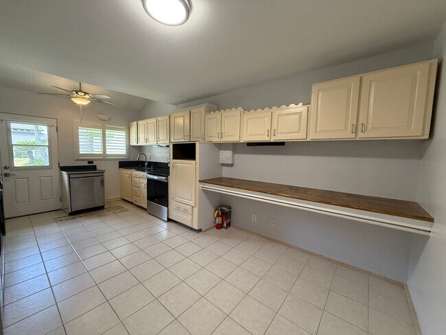 Foto del edificio - Village Green in Hawaii Kai 3 bedroom 2 ba...