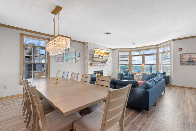 spacious living - dining for 10 - 819 Beachfront Dr