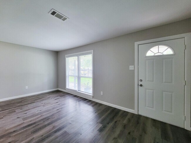 Building Photo - 5606 Willow Glen Dr