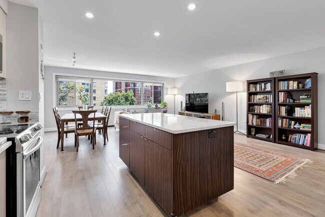 Foto del edificio - 4600 Connecticut Ave NW