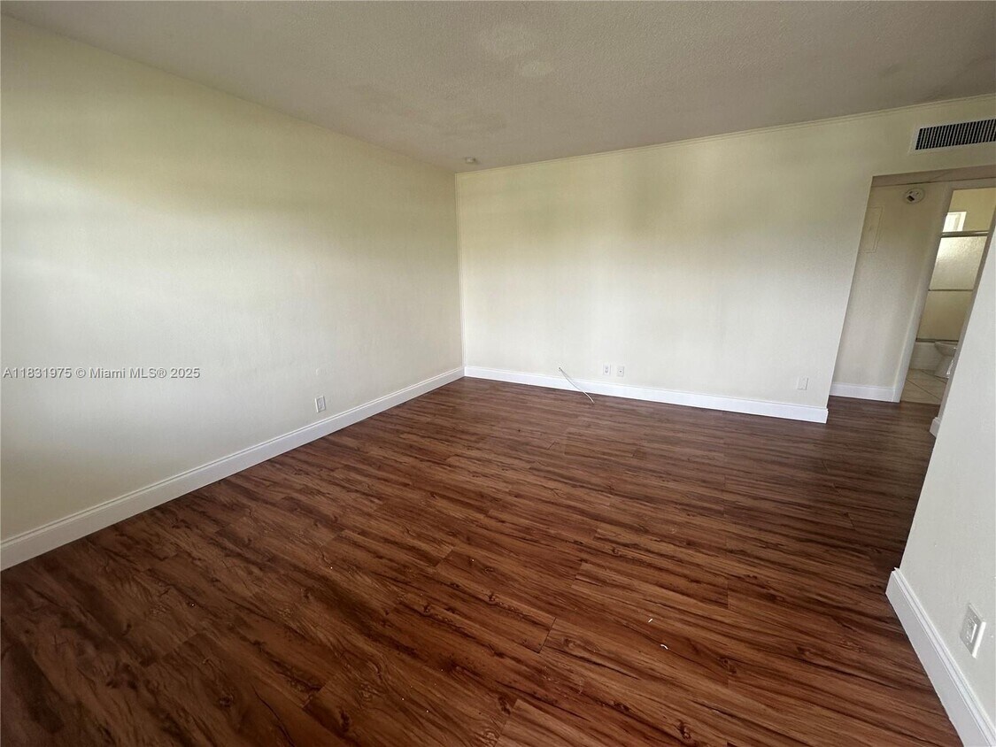 Foto principal - 5420 NE 22nd Terrace