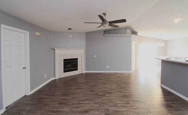 Foto del edificio - Spacious Southwest Pensacola Home with 2-C...