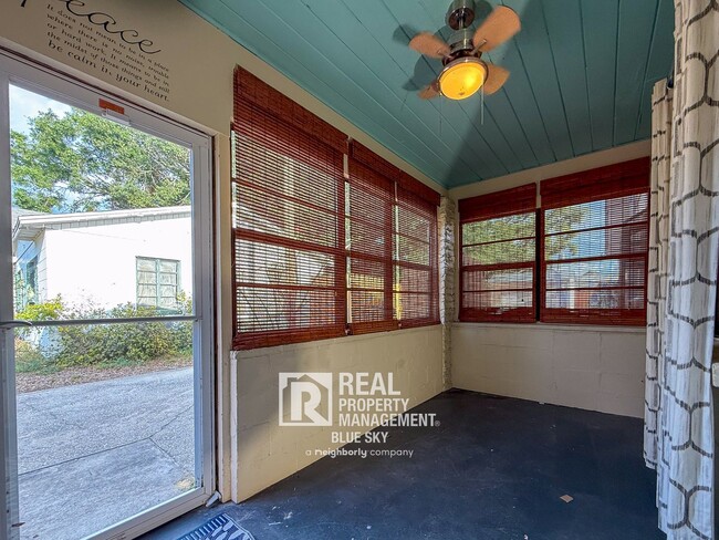 Building Photo - Updated South Tampa Pool Home with Fenced ...