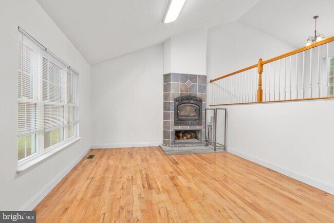 Foto del edificio - 53 Bloomington Ln