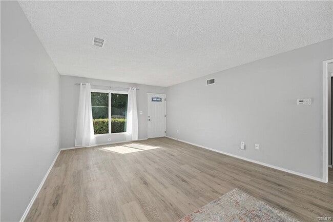 Building Photo - 3131 Laurel Ave