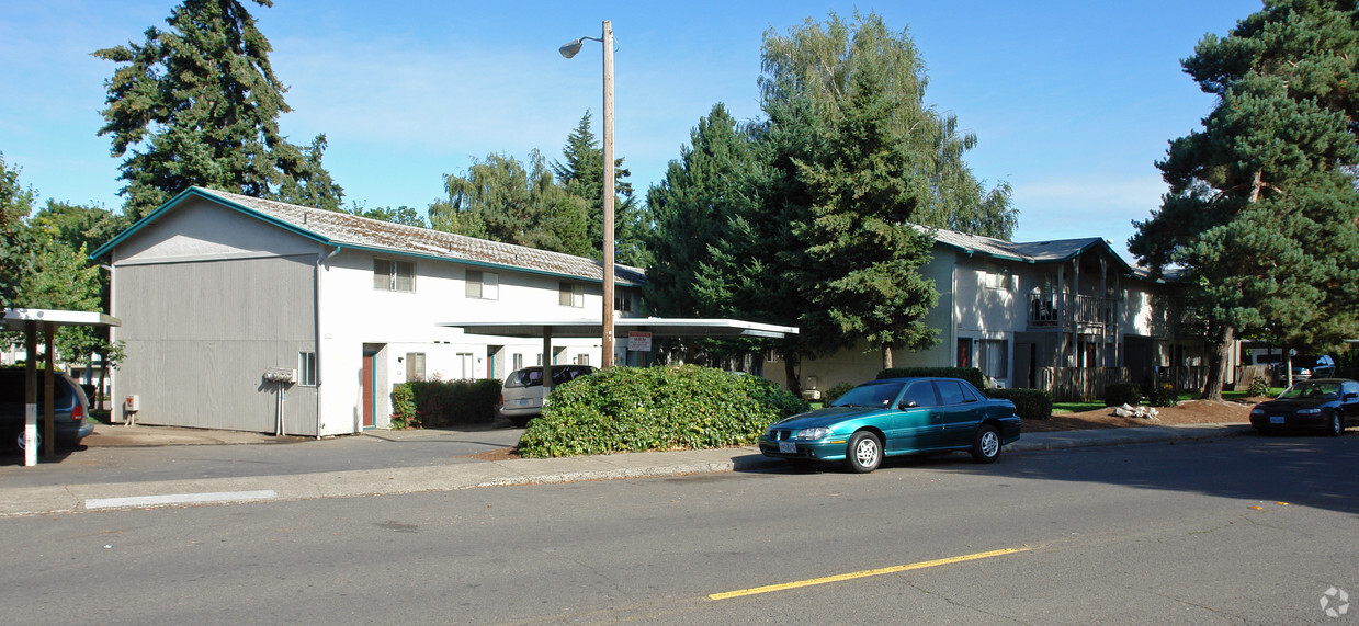 Building Photo - Logan Place Townhomes