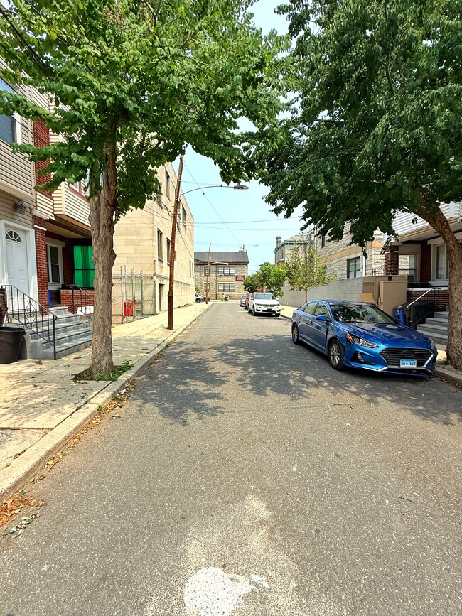 Building Photo - 1520 S Myrtlewood St