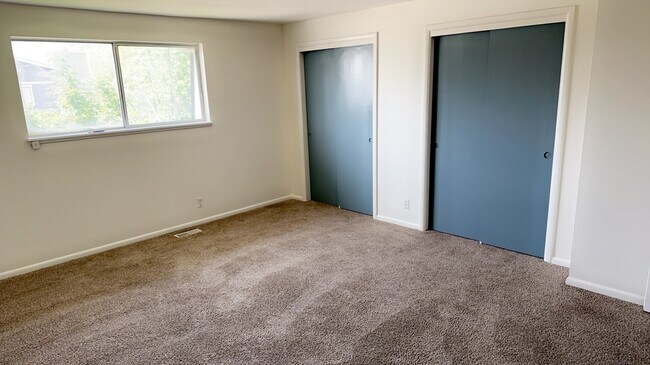 Building Photo - 580 S White Cloud Dr