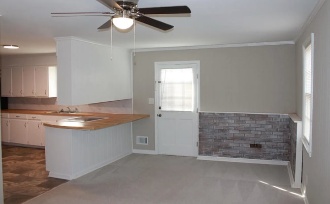 Building Photo - 335 Cinda Leigh Dr