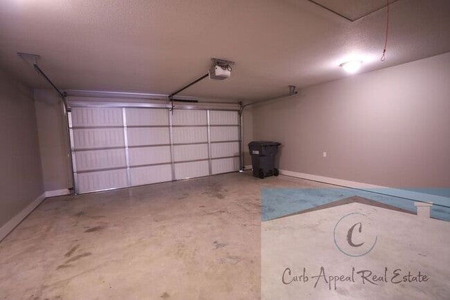 Foto del edificio - Beautiful, spacious 3 bed / 2 bath recently built home (Nettleton Schools) - fenced back yard!!