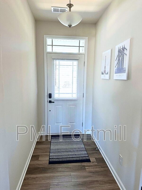 Foto del edificio - 8027 Overmeadow Ln