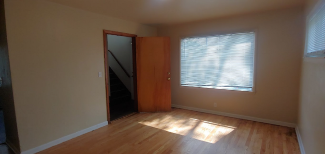 Building Photo - 7116 W Silver Spring Dr