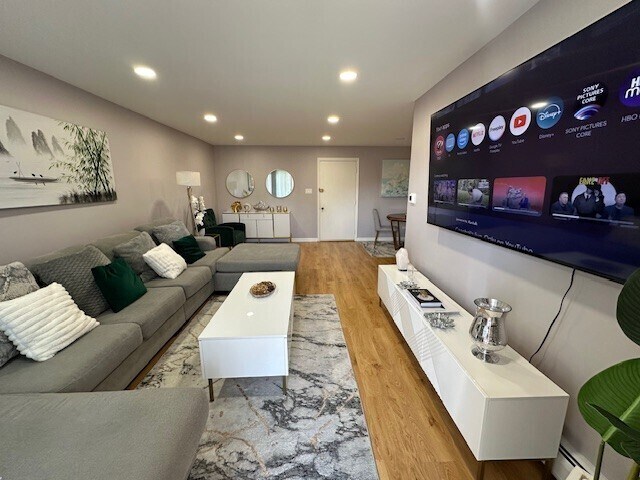 Foto del edificio - 483 N Larch Ave