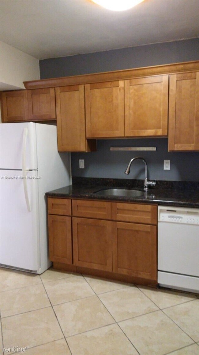 Foto del edificio - 3 br, 2 bath House - 7963 SW 104th St Apt ...