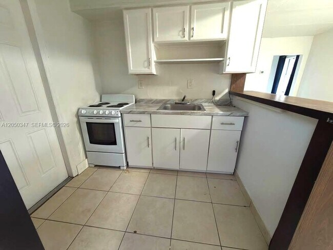 Foto del edificio - 800 NW 56th St