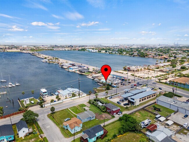 Foto del edificio - 6104 Heards Ln
