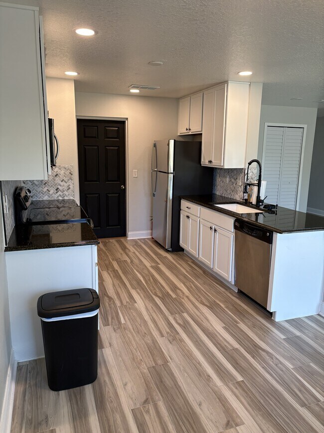 Cocina - 5304 Cordgrass Bend Ln