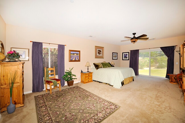 Building Photo - 835 Alta Ridge